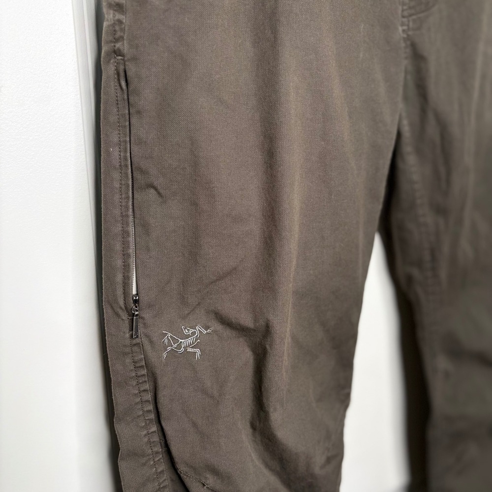 Arcteryx A2B Chino Pants Mens 32 Trim Fit Dark Olive Brown Commuter Trousers EUC - Picture 9 of 11